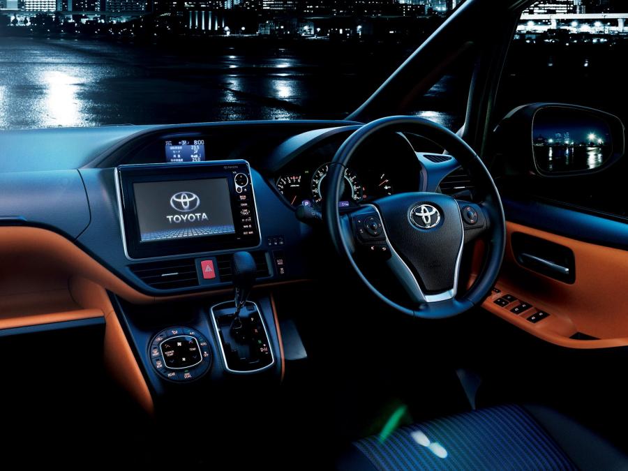  Toyota Voxy ZS 2014 года  (фото 5 из 5)